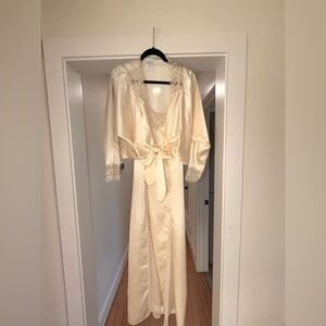 Gilligan & O'Malley Cream nighty and Lace Trim Robe